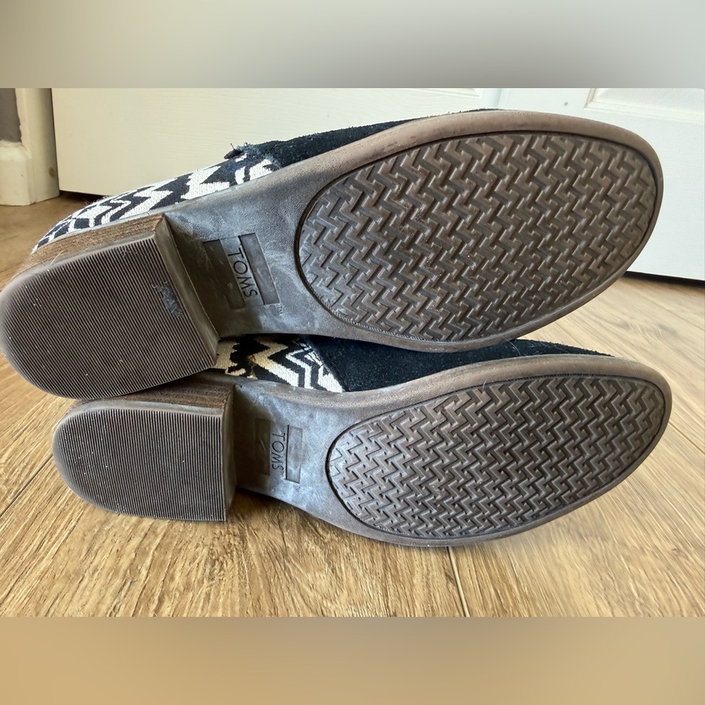 Tom’s Black Suede Ankle Bootie Aztec - Picture 10 of 12